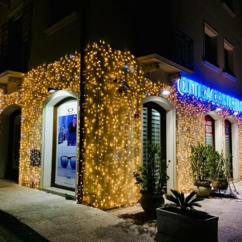 Illumina il tuo negozio: le luminarie per un Natale indimenticabile