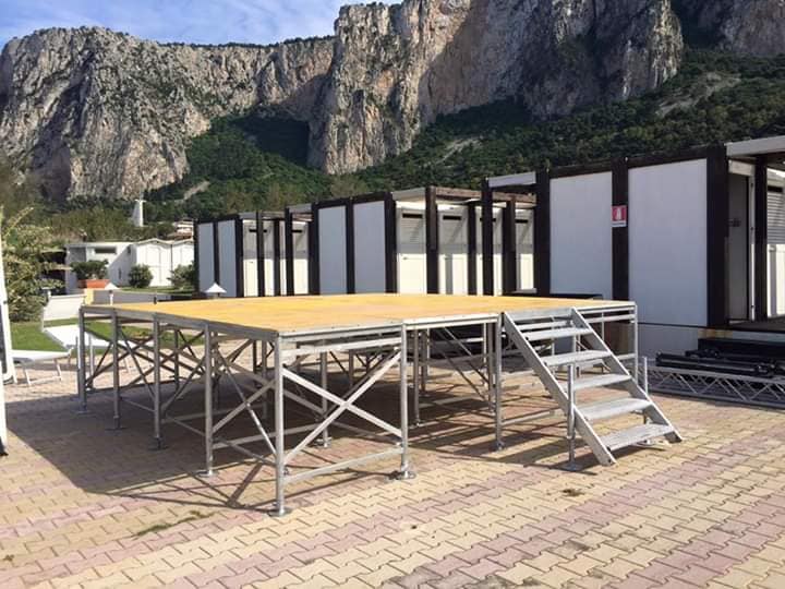 Il palco: la piattaforma che trasforma ogni performance