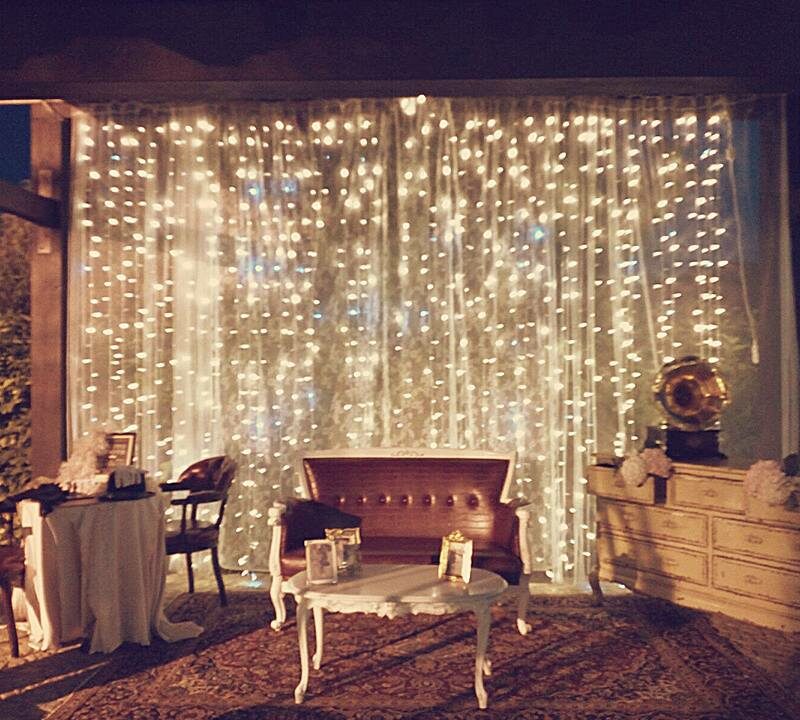 Tenda di luci e TNT: eleganza che trasforma i volumi del tuo evento