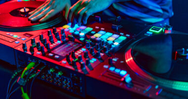 Noleggio sistemi per la filo-diffusione e impianti audio per band e deejay