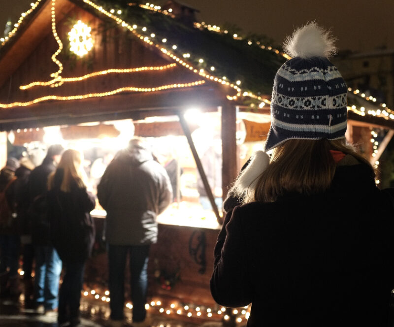 Decorazioni natalizie per negozi e attività commerciali: creare l’atmosfera perfetta per le feste