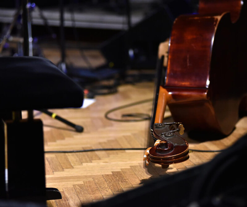 Noleggio di strumenti musicali e backline: cosa sapere prima di organizzare un concerto