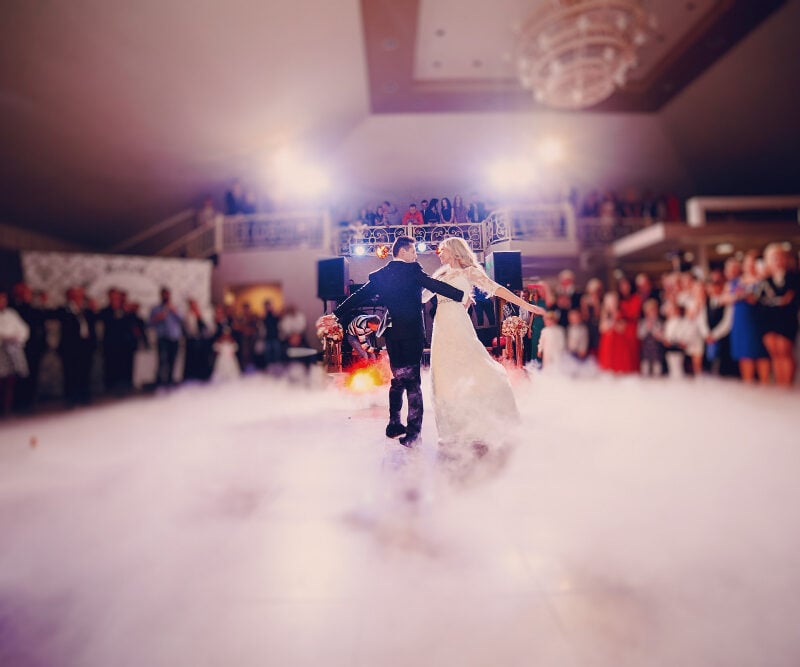 Come scegliere il miglior allestimento audio e luci per il tuo evento